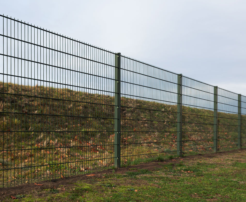 Balak Coatings – Innovative surface treatment of steel fence panels